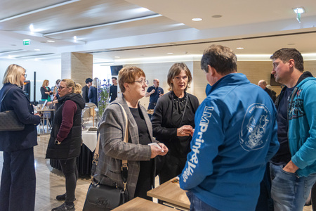 Borza lokalnih živil (15)